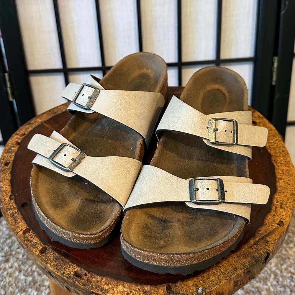 Birkenstock Classic Vegan Leather Tan Sandals Regular 37/6.5 Gently Used
